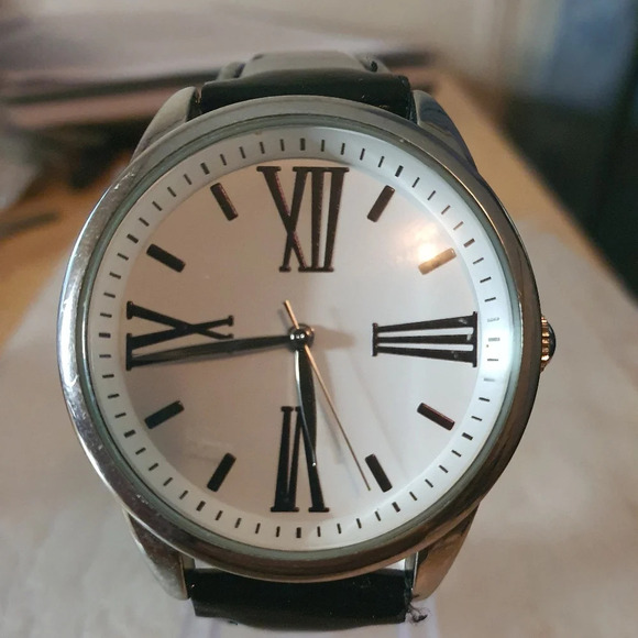 2/$20 😄FMDFM09 Silver/White Leather Men's Watch - Picture 1 of 3